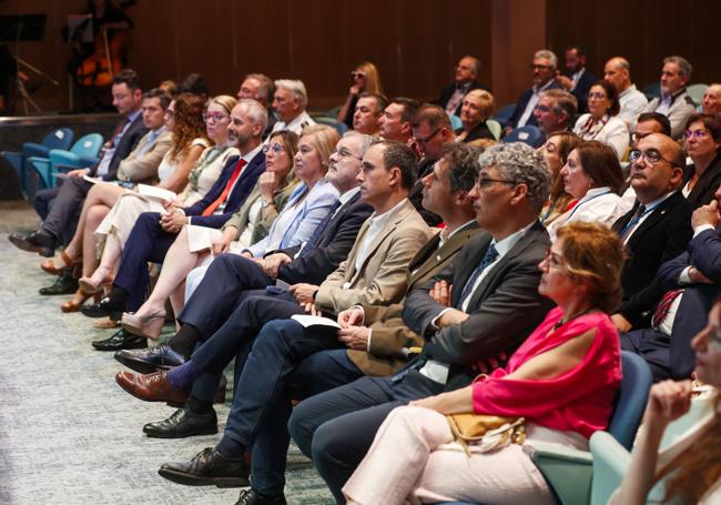 Representantes de la sociedad cántabra, en el Paraninfo.