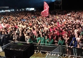 Miles de personas disfrutan de la Orquesta Panorama en Los Corrales.