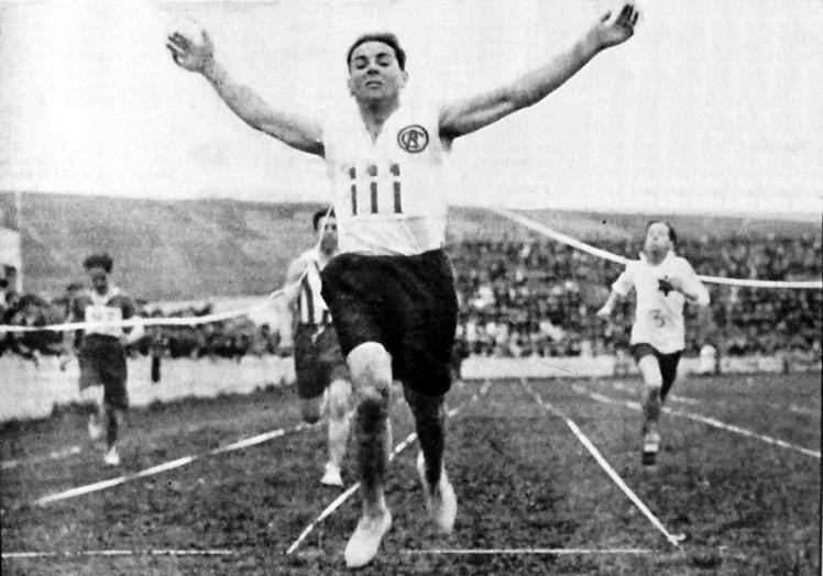 Atletismo: Óscar, el gran delantero racinguista que también era un excelente velocista.