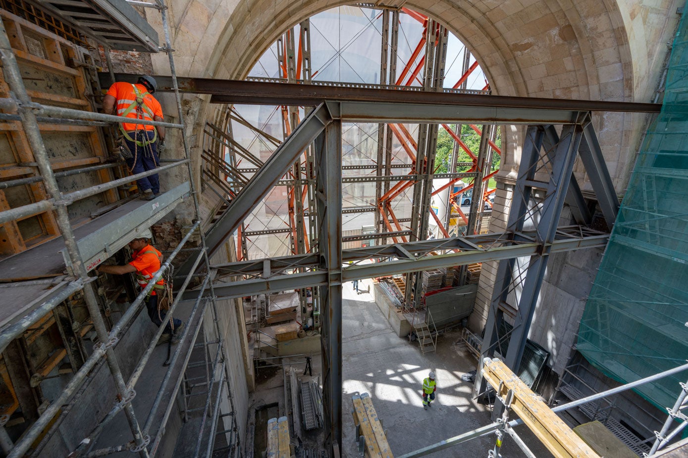 La estructura exterior que se ubicó al principio para estabilizar la fachada será desmantelada en las próximas semanas.