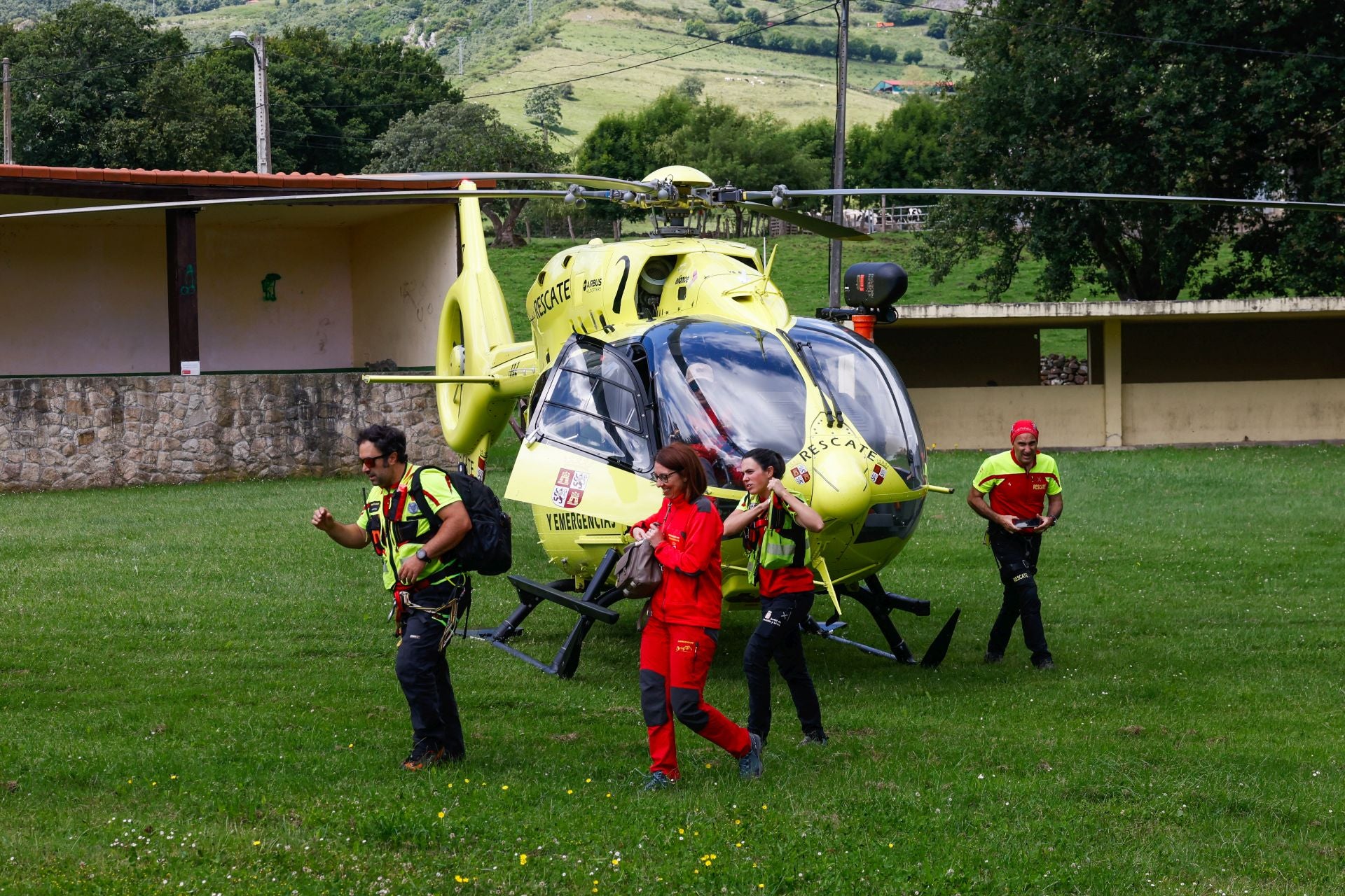 Se movilizaron drones y helicópteros ante la posibilidad de que los dos espeleólogos abandonaran la cavidad por alguna pequeña salida