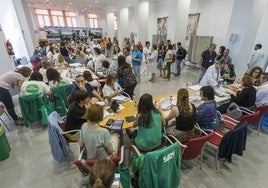 Sala habilitada ayer para las votaciones sindicales en el salón Téllez del Hospital Valdecilla.