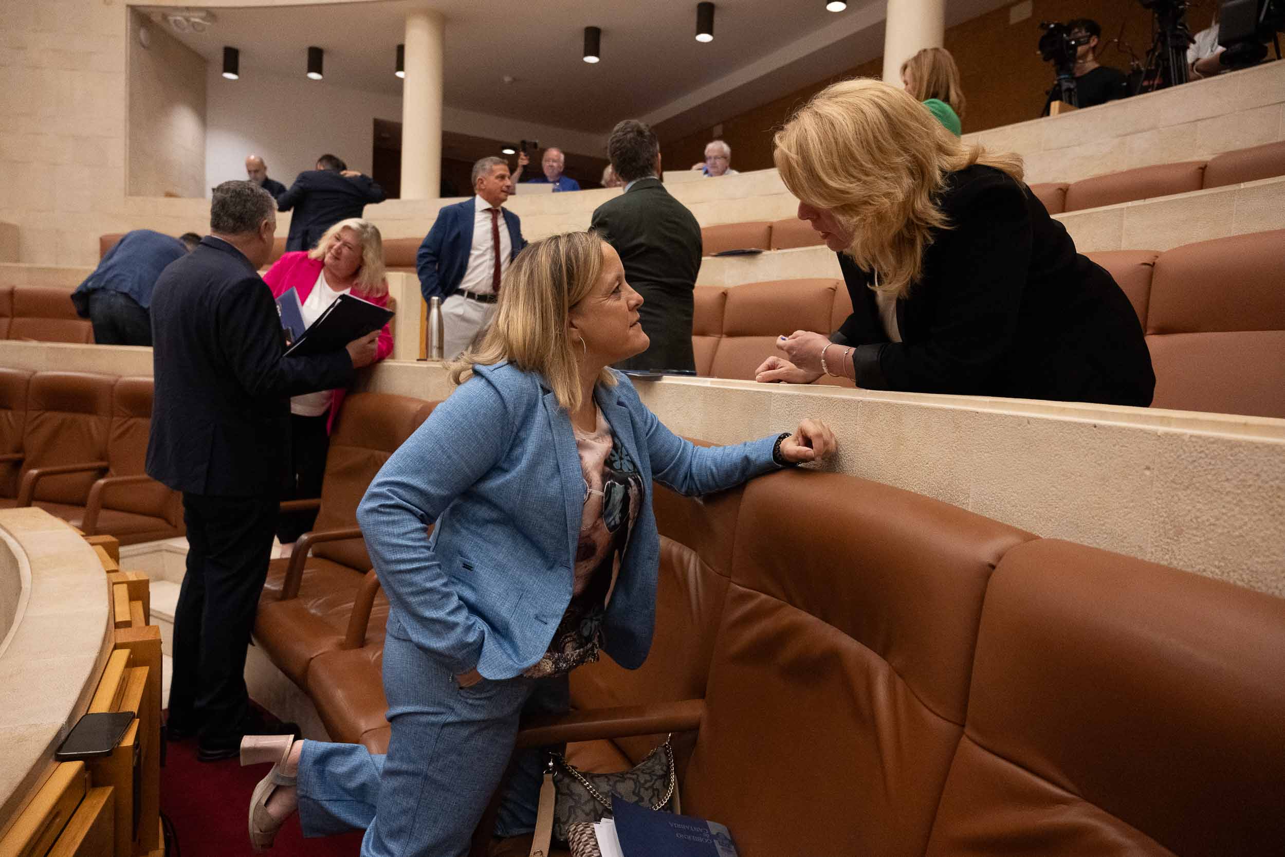 Isabel Urrutia conversa con María Jesús Susinos.