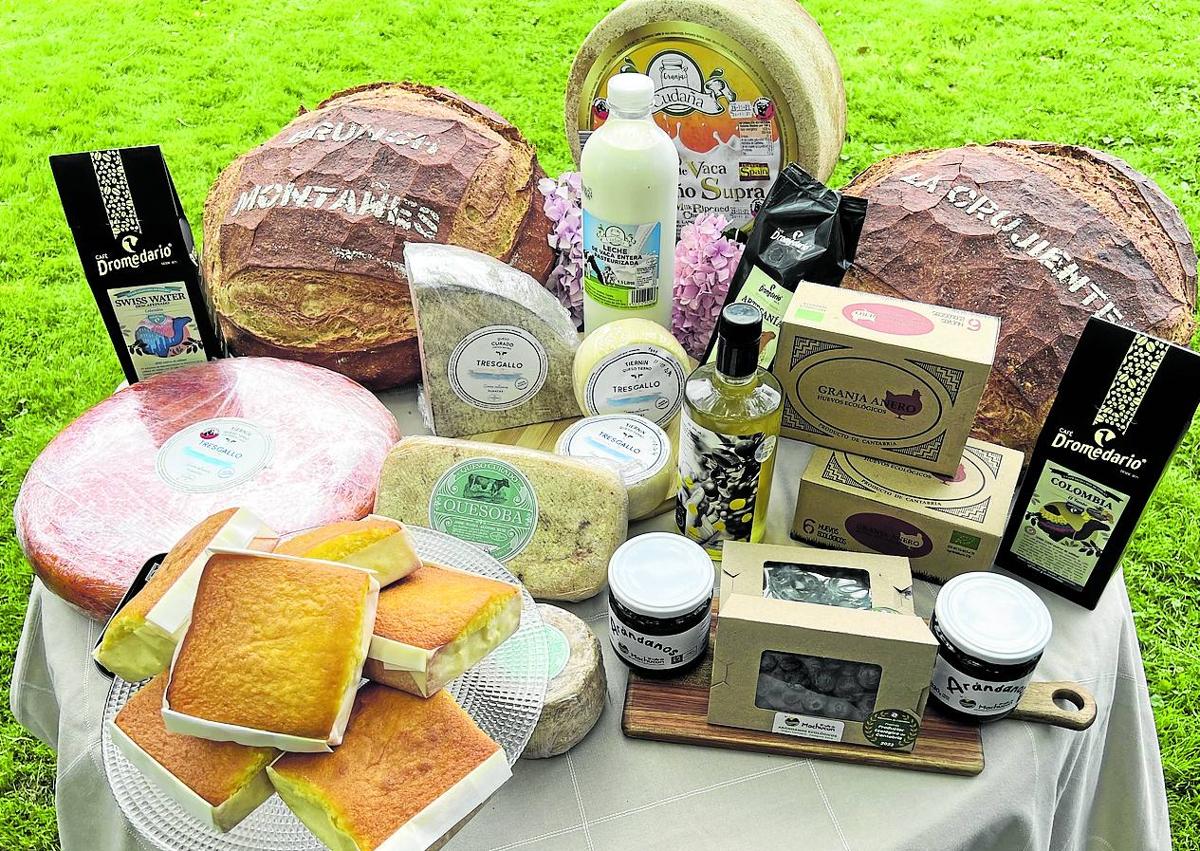 Imagen secundaria 1 - En la imagen superior, tostas de pan con anchoas. A la izquierda, bodegón con productos artesanos locales que se emplean en el 'brunch montañés'. Y, a la derecha, Begoña Guillén. 