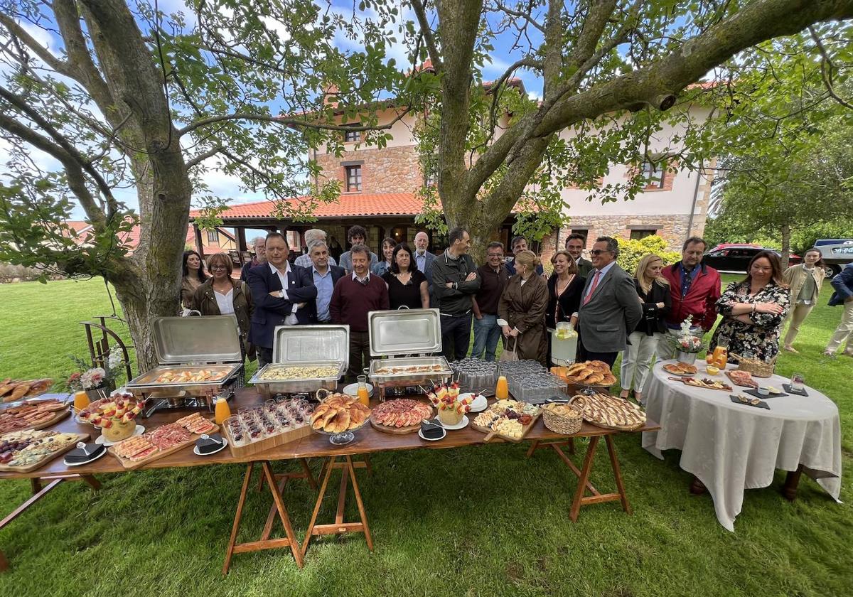 Asistentes a la presentación del 'brunch' montañés.