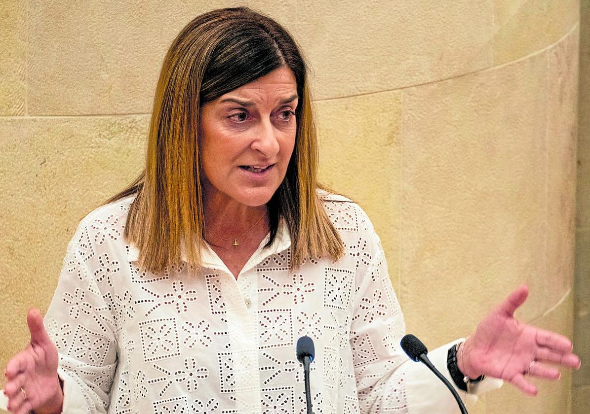 María José Sáenz de Buruaga durante su discurso en el Debate sobre el Estado de la Región.