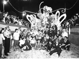 Carroza ganadora en el desfile del Coso Blanco del año 1998.