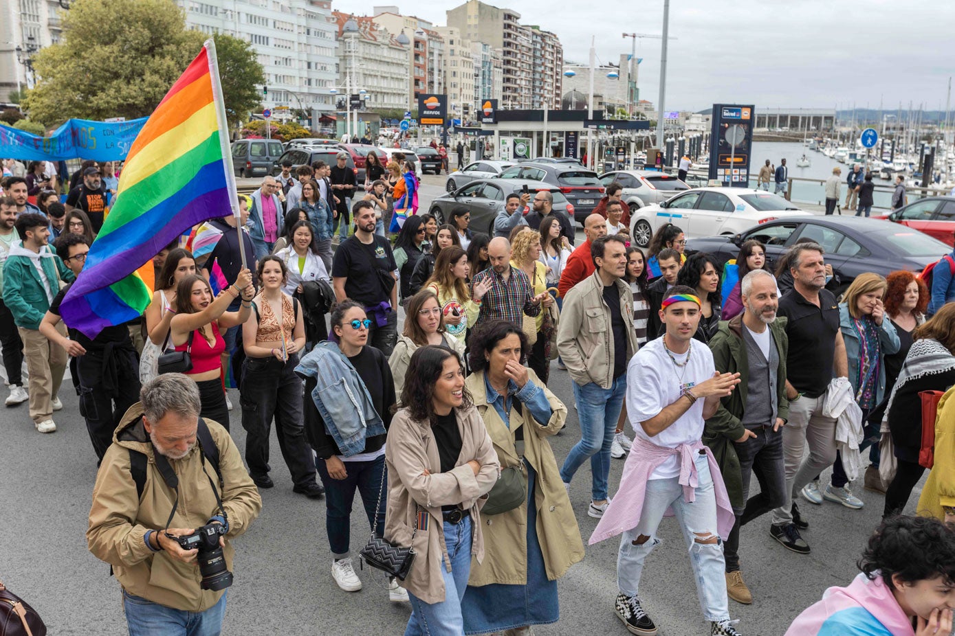 Los manifestantes en el arranque de la manifestación en el inicio del recorrido, la rotonda de Puertochico.