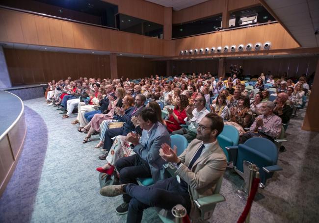 Autoridades, familiares y amigos asistieron al acto.