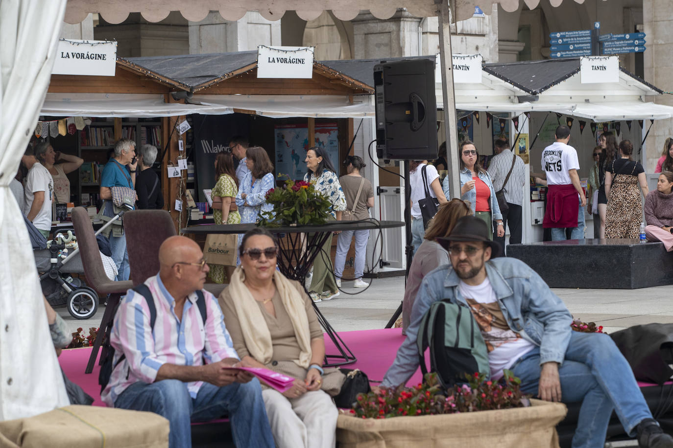 La Feria del Libro se estrena con la plaza llena