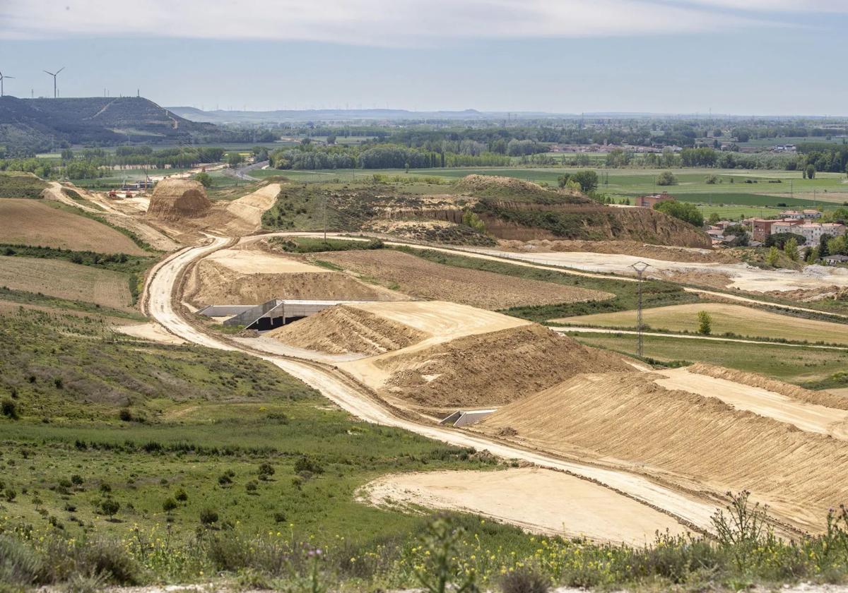 La obra del AVE, desde el castillo de Monzón de Campos