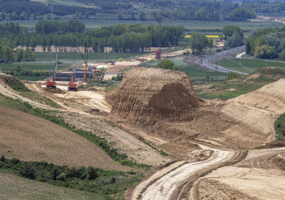 Obras del AVE, en uno de los tramos que se están ejecutando en la provincia de Palencia