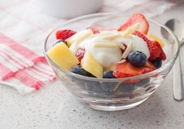 Una ensalada de frutas, un postre refrescante para el verano.