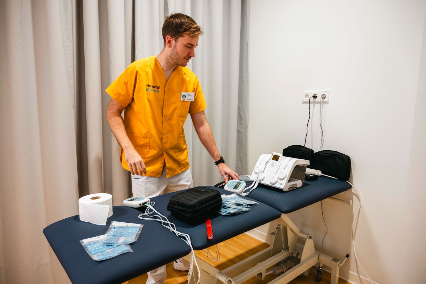 El equipo de Fisioterapia ultima en estos días todo el equipamiento para su próxima apertura.