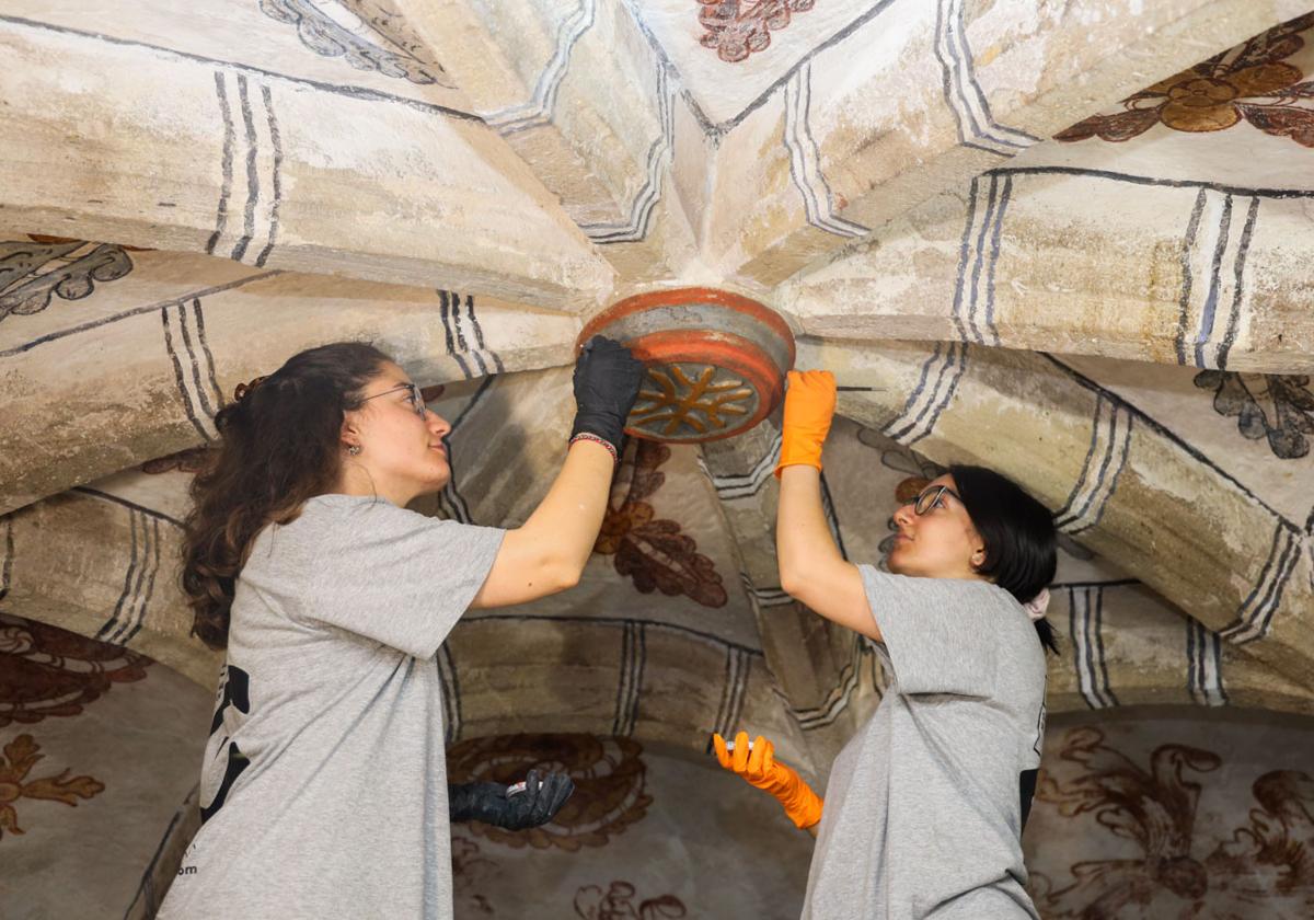 Las sorpresas de las pinturas murales de Liébana