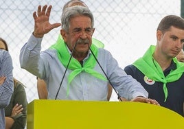 El líder de los regionalistas, Miguel Ángel Revilla, durante su discurso en la fiesta del PRC, celebrada en Rasines.