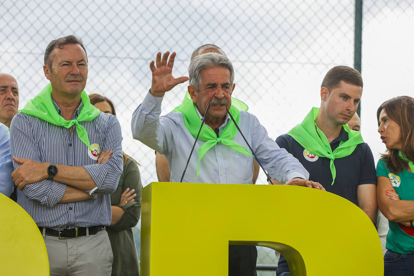 El líder de los regionalistas, Miguel Ángel Revilla, durante su discurso en la fiesta del PRC, celebrada en Rasines. 