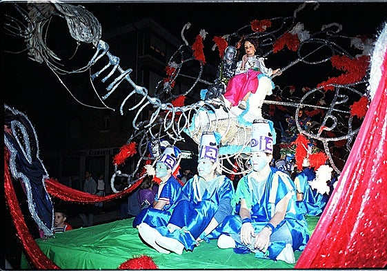 Participantes en el carnaval de verano de Noja en el año 2000.