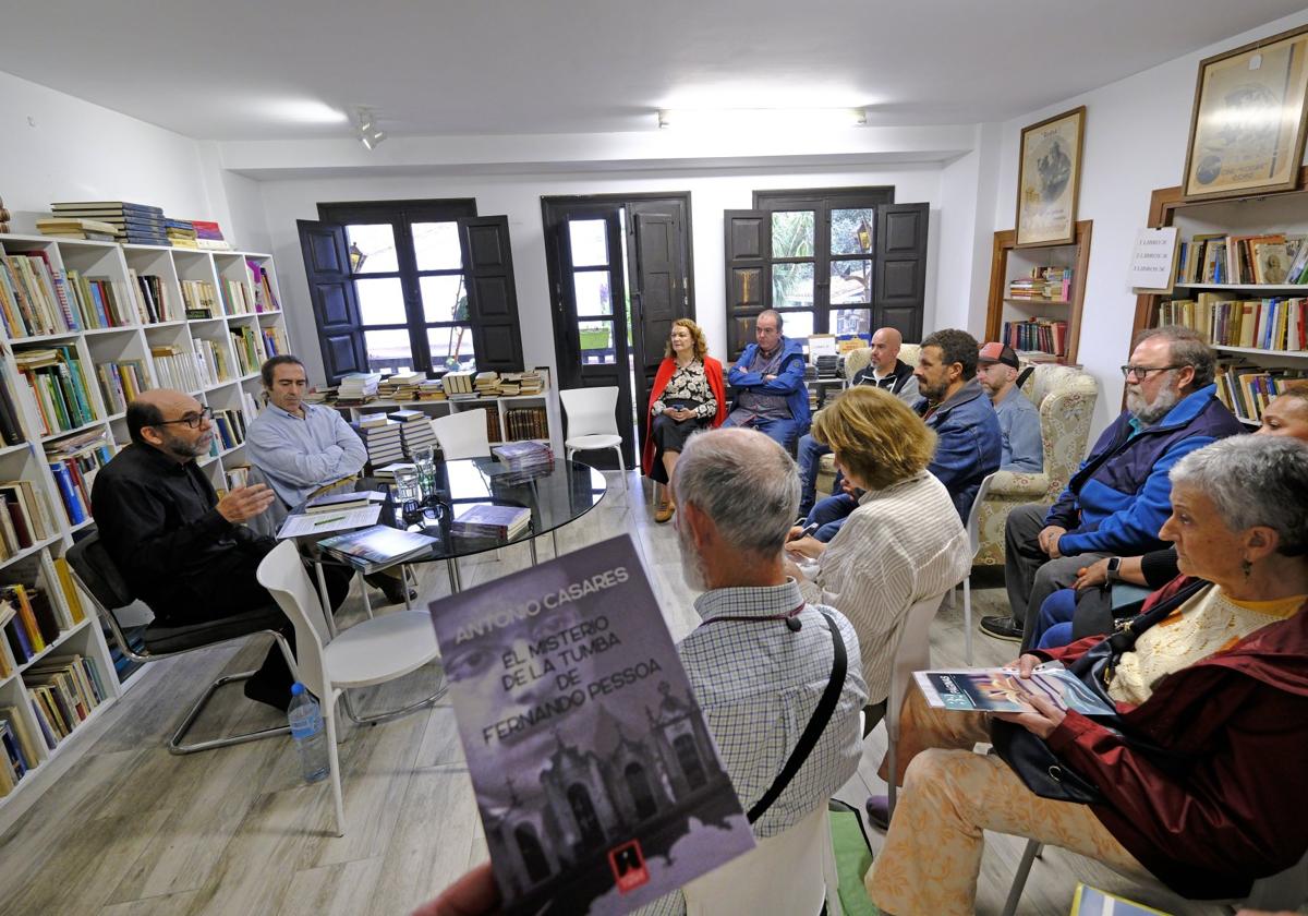 Cabezón alumbra la novela póstuma e inédita de Antonio Casares sobre Pessoa