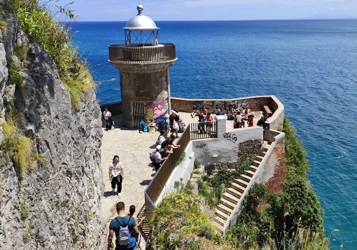 Faro del Caballo de Santoña.