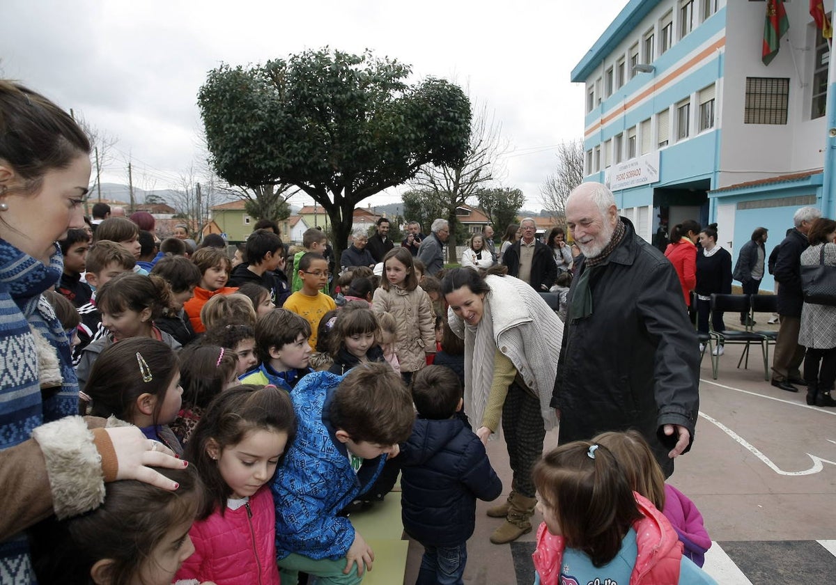 Sobrado fue nombrado profesor honorario del colegio Pintor Escudero Espronceda de Tanos en 2015.