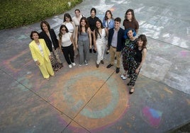 Imagen de familia de los representantes de los proyectos seleccionados, que presentaron Fátima Sánchez e Izaskun Simón.