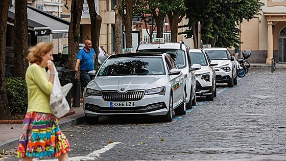 Los taxistas insisten en limitar licencias y ampliar sus fronteras