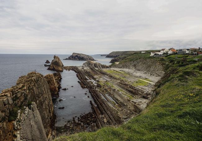 Costa Quebrada ocupa ocho municipios aunque lo más representativo sea La Arnía y Liencres.