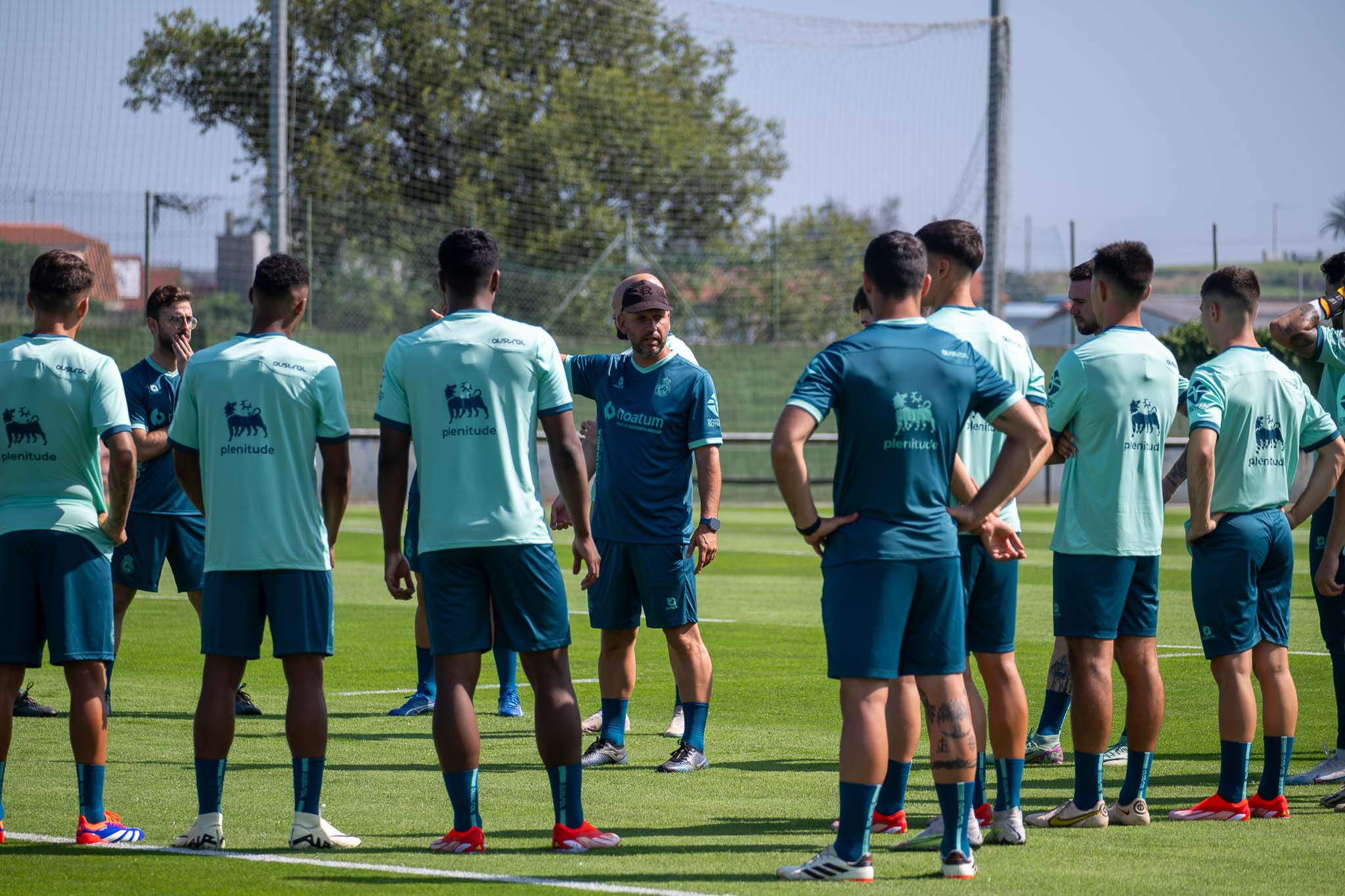 José Alberto da instrucciones en este primer día de curso.