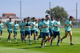 Los jugadores del Racing, en su primera carrera de esta pretemporada.