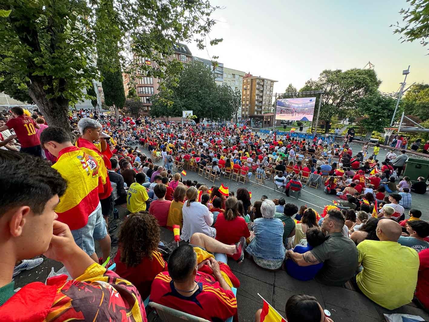 El parque de La Planchada reunió a los aficionados en Astillero.