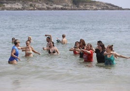 Clase de Aquagym impartida dentro de la iniciativa 'Mójate por la Esclerosis Múltiple'.