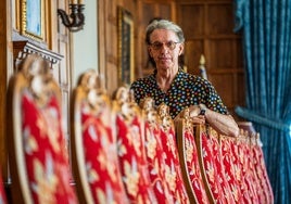 Julián Casanova posa la pasada semana en el comedor real del Palacio de La Magdalena.