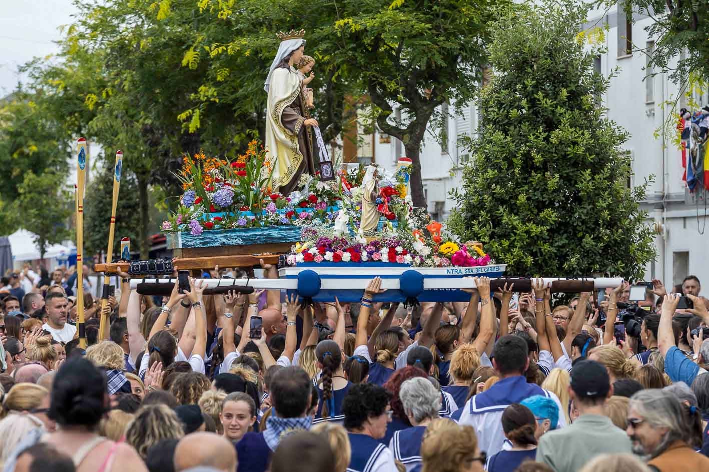 La Virgen del Carmen, patrona de los marineros. 