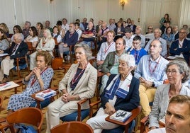 El Salón de Baile de la UIMP rozó el lleno para presenciar la primera jornada del curso