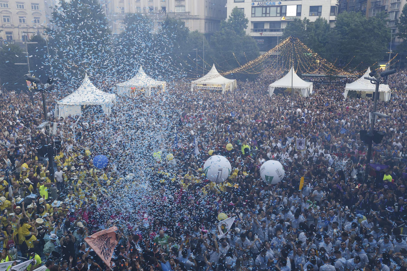 Confeti y canticos para celebrar