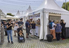 El público disfrutó de los pinchos y tapas de la feria de día, que se inauguró a las 13.00 horas.