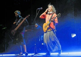 Un momento del concierto de Robe, que empezó con retraso por la lluvia.