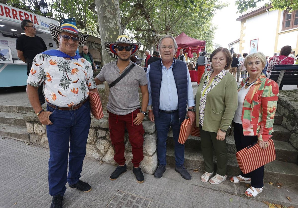 Un público variopinto en torno al toro