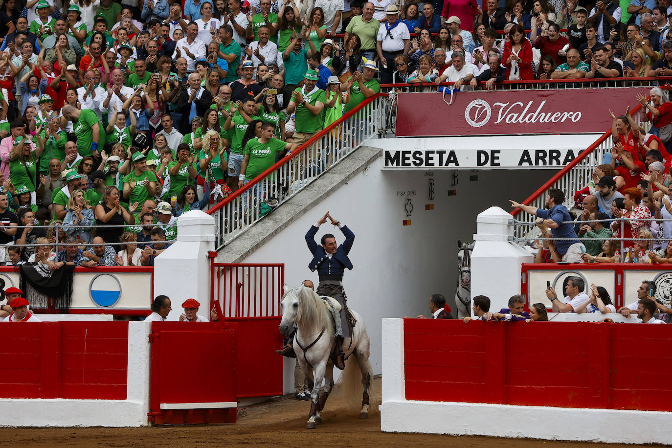 Andy Cartagena sale al ruedo para lidiar al segundo de su lote.