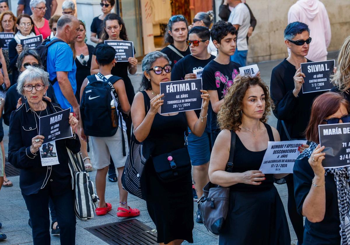 El cortejo fúnebre ha desfilado entre Cuatro Caminos y la Delegación del Gobierno.