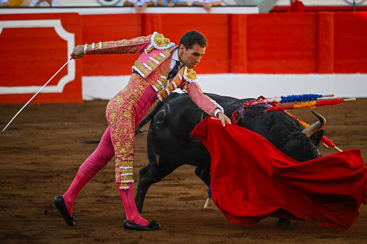 Muletazo por bajo de Ginés Marín