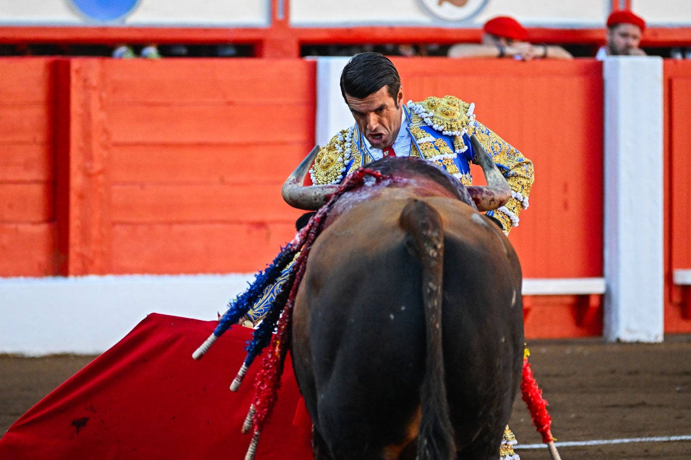 Emilio de Justo durante la faena al primero de su lote