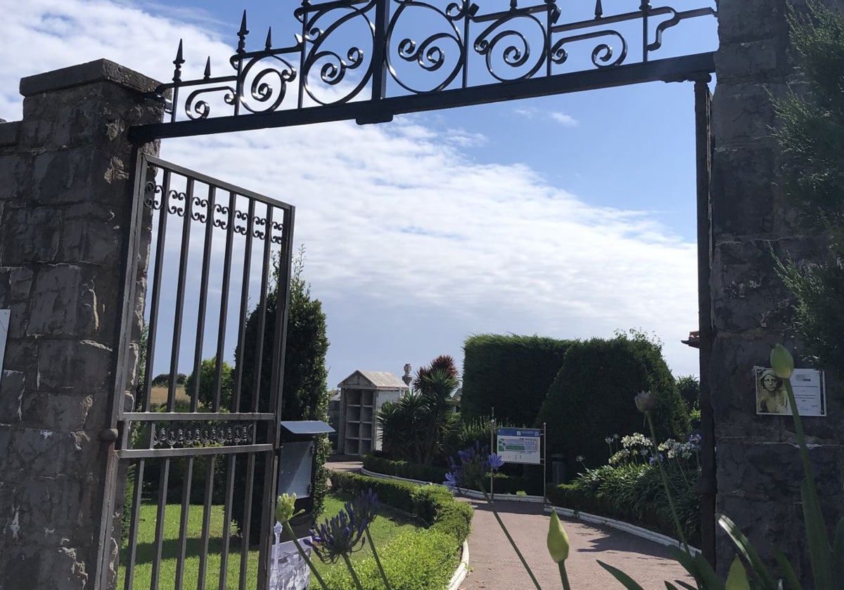 Entrada al cementerio de Castro.