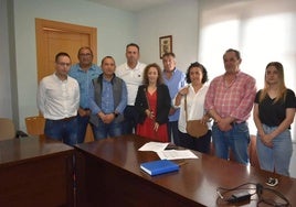 Miembros de la Corporación municipal de Molledo, en la sesión de investidura de la alcaldesa Verónica Mantecón.