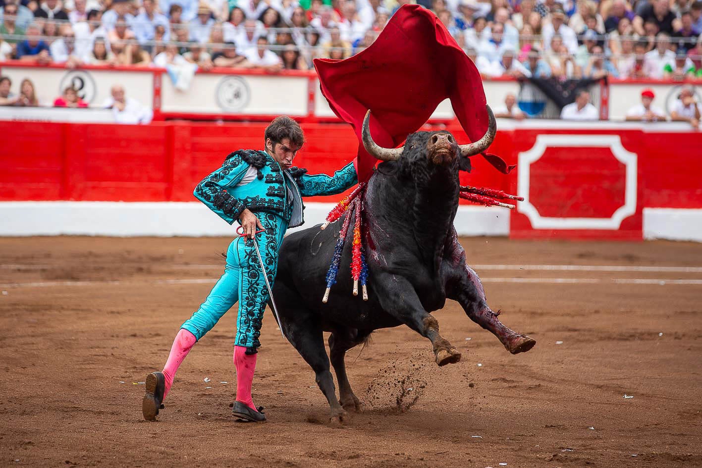 Pase de pecho de Cayetano en el primero de la tarde