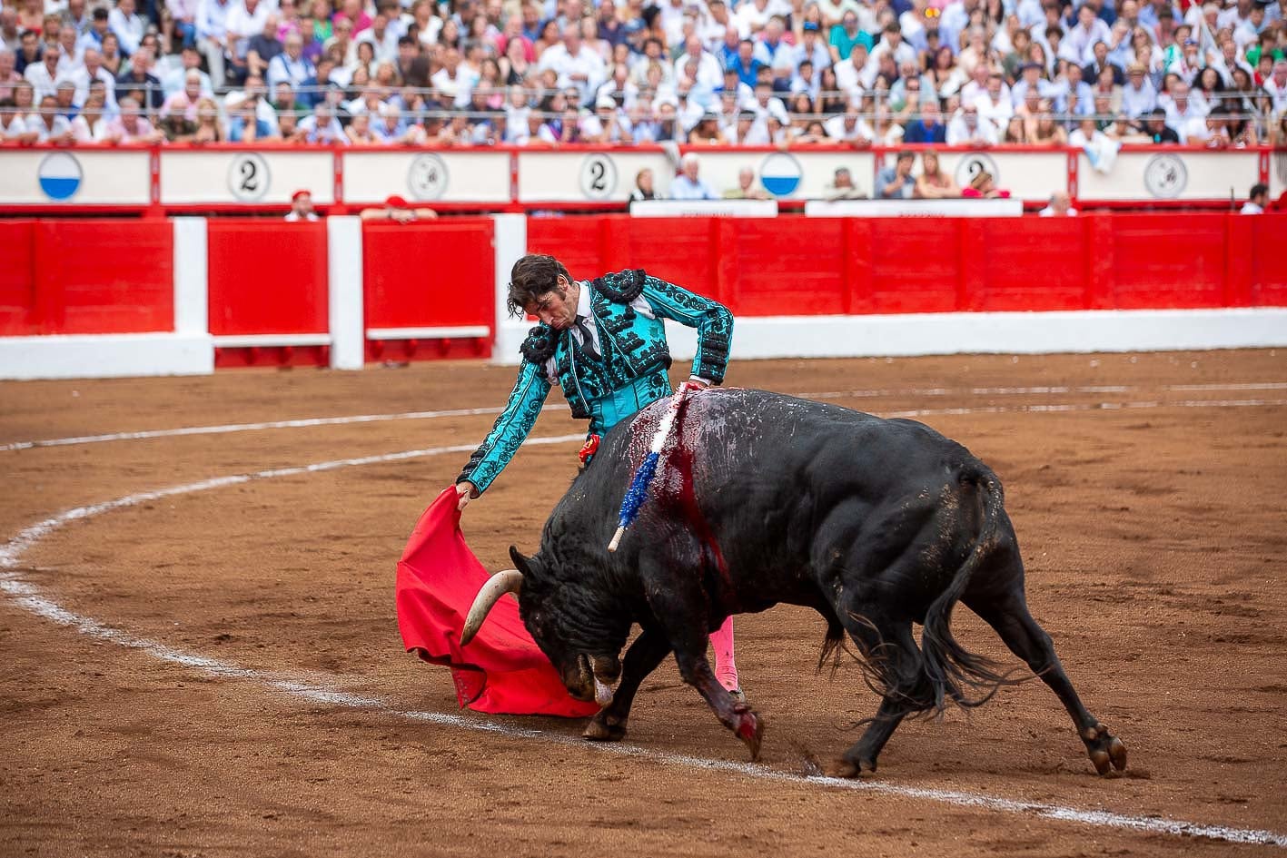 Muletazo con la diestra de Cayetano