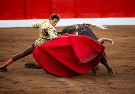 Roca Rey en la apertura de faena al sexto de la tarde