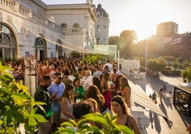 La terraza del Casino presentaba este aspecto en una de las fiestas celebradas en la tarde del martes.