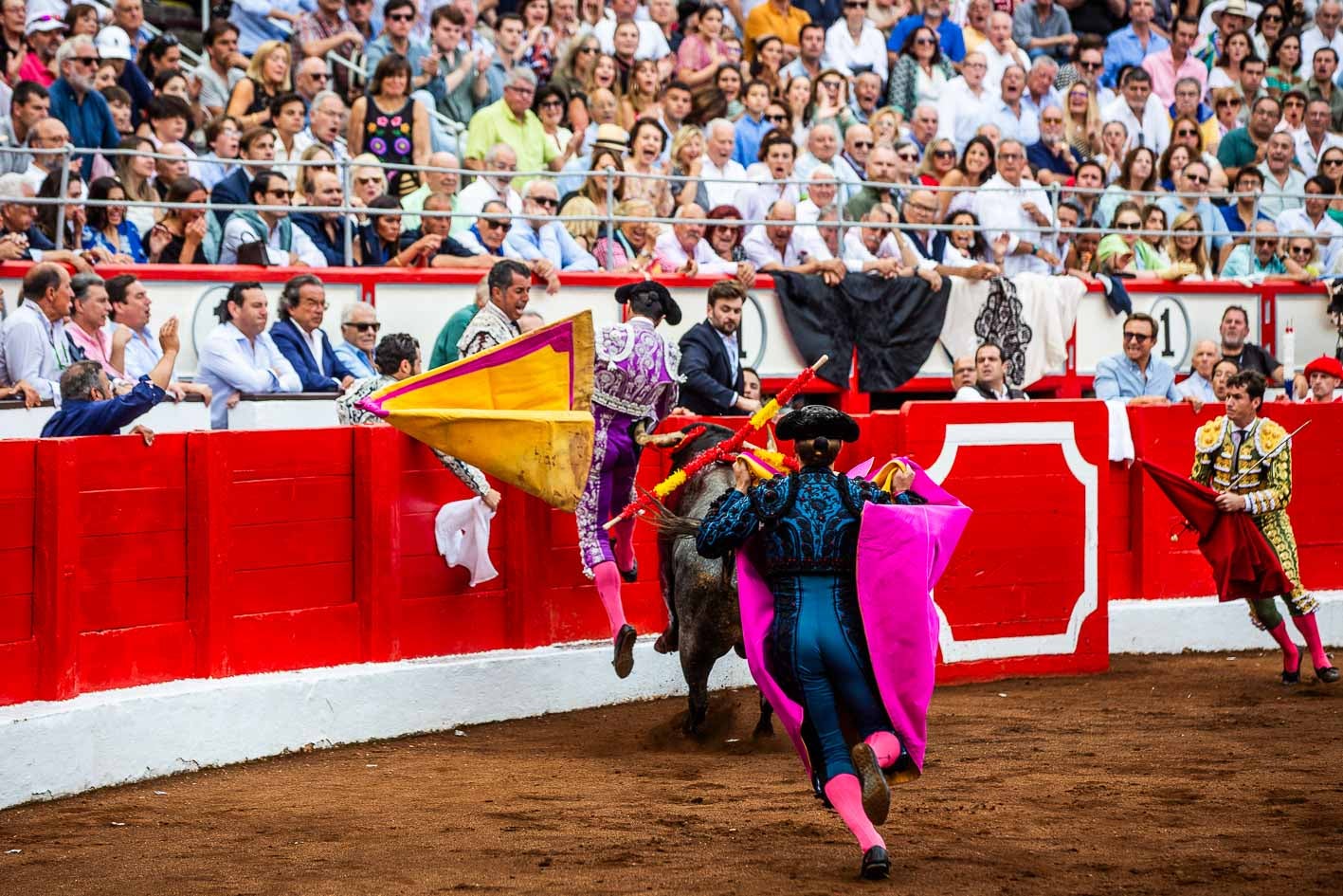 Juan Contreras en un momento de apuro con el segundo de la tarde